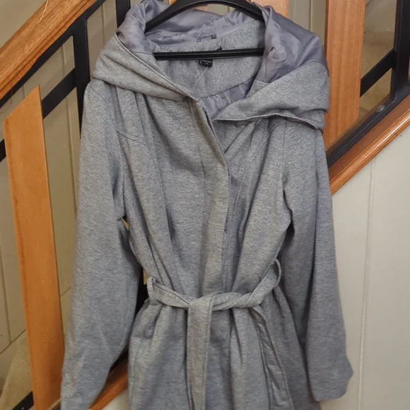 Grey lined coat - Picture 3 of 5